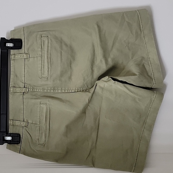 J. Crew Size 00 Olive Sand Green 7-Inch Broken-in Flex Chino Shorts - Picture 2 of 9
